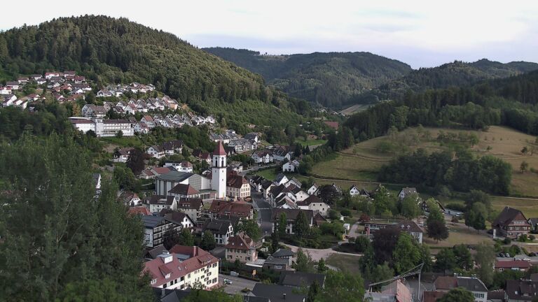 Dieses Bild zeigt eine Webcam-Aufnahme von Ottenhöfen, aufgenommen am Dienstag, den 14.07.2026 um 18:50 Uhr
