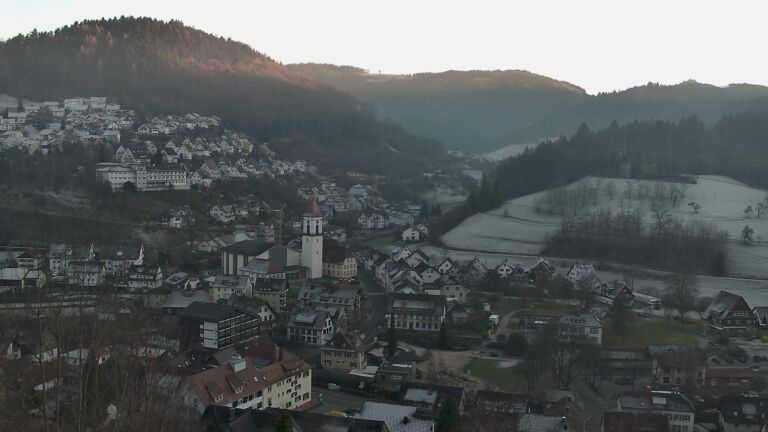 Dieses Bild zeigt eine Webcam-Aufnahme von Ottenhöfen, aufgenommen am Sonntag, den 28.12.2025 um 15:50 Uhr