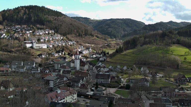 Dieses Bild zeigt eine Webcam-Aufnahme von Ottenhöfen, aufgenommen am Sonntag, den 01.03.2026 um 15:30 Uhr