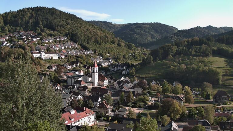 Dieses Bild zeigt eine Webcam-Aufnahme von Ottenhöfen, aufgenommen am Sonntag, den 27.09.2026 um 17:10 Uhr