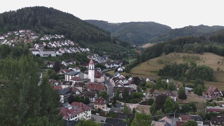 Dieses Bild zeigt eine Webcam-Aufnahme von Ottenhöfen, aufgenommen am Dienstag, den 28.07.2026 um 06:00 Uhr