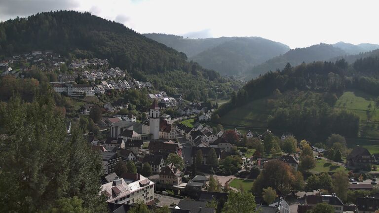 Dieses Bild zeigt eine Webcam-Aufnahme von Ottenhöfen, aufgenommen am Montag, den 19.10.2026 um 14:10 Uhr