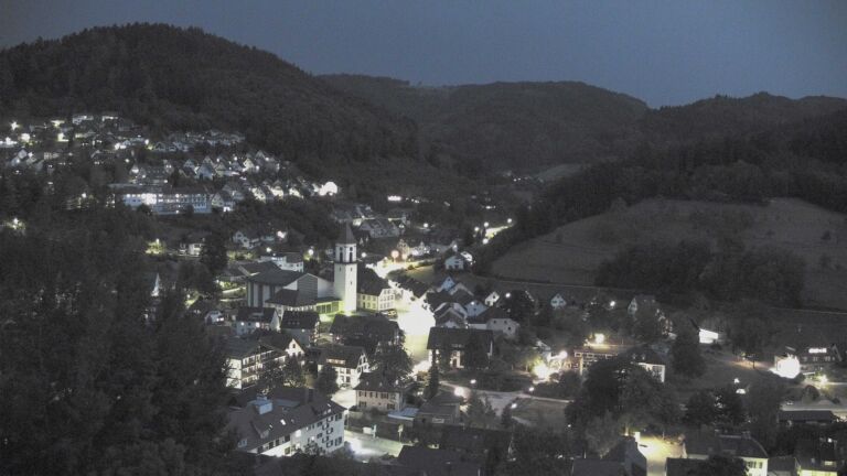 Dieses Bild zeigt eine Webcam-Aufnahme von Ottenhöfen, aufgenommen am Donnerstag, den 27.08.2026 um 21:00 Uhr