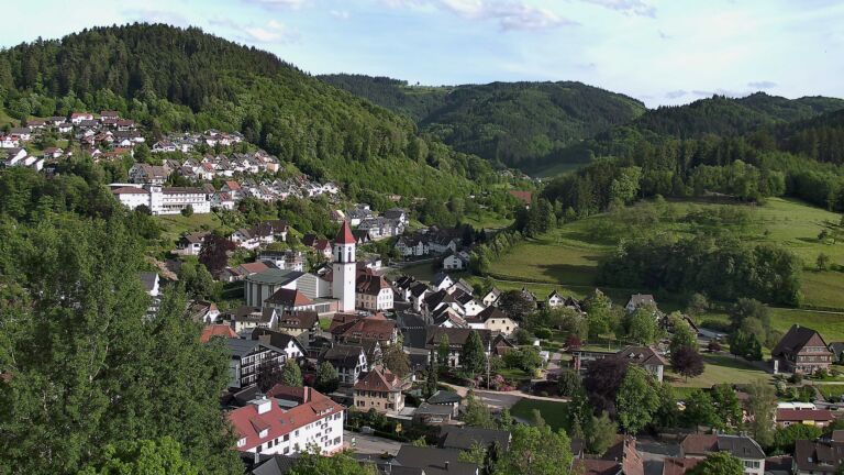 Dieses Bild zeigt eine Webcam-Aufnahme von Ottenhöfen, aufgenommen am Donnerstag, den 21.05.2026 um 18:50 Uhr