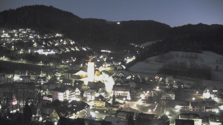 Dieses Bild zeigt eine Webcam-Aufnahme von Ottenhöfen, aufgenommen am Dienstag, den 30.12.2025 um 17:40 Uhr