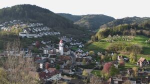 Dieses Bild zeigt eine Webcam-Aufnahme von Ottenhöfen, aufgenommen am Freitag, den 17.04.2026 um 07:50 Uhr