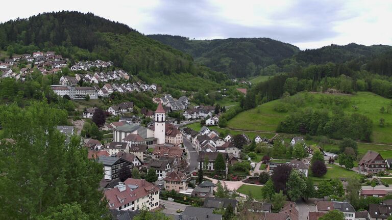 Dieses Bild zeigt eine Webcam-Aufnahme von Ottenhöfen, aufgenommen am Sonntag, den 03.05.2026 um 19:20 Uhr