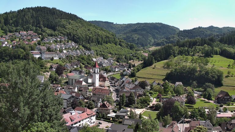 Dieses Bild zeigt eine Webcam-Aufnahme von Ottenhöfen, aufgenommen am Montag, den 15.06.2026 um 15:20 Uhr