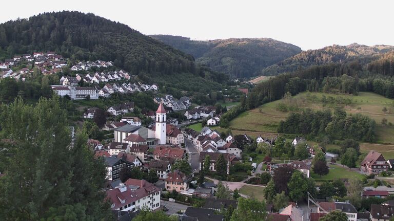 Dieses Bild zeigt eine Webcam-Aufnahme von Ottenhöfen, aufgenommen am Montag, den 06.07.2026 um 06:20 Uhr