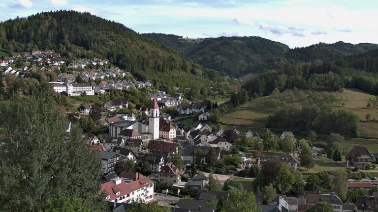 Dieses Bild zeigt eine Webcam-Aufnahme von Ottenhöfen, aufgenommen am Dienstag, den 01.09.2026 um 17:40 Uhr