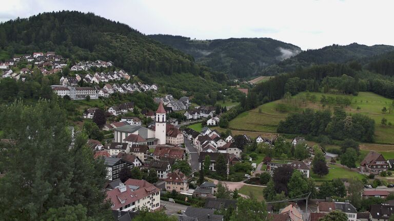 Dieses Bild zeigt eine Webcam-Aufnahme von Ottenhöfen, aufgenommen am Montag, den 29.06.2026 um 08:20 Uhr