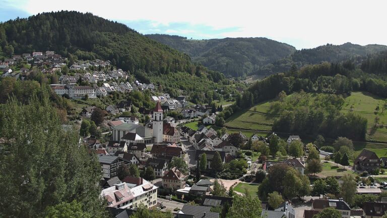 Dieses Bild zeigt eine Webcam-Aufnahme von Ottenhöfen, aufgenommen am Samstag, den 19.09.2026 um 14:30 Uhr