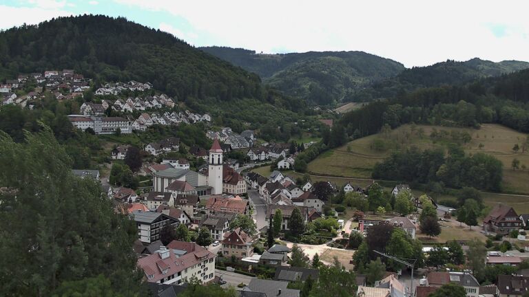 Dieses Bild zeigt eine Webcam-Aufnahme von Ottenhöfen, aufgenommen am Montag, den 27.07.2026 um 14:20 Uhr