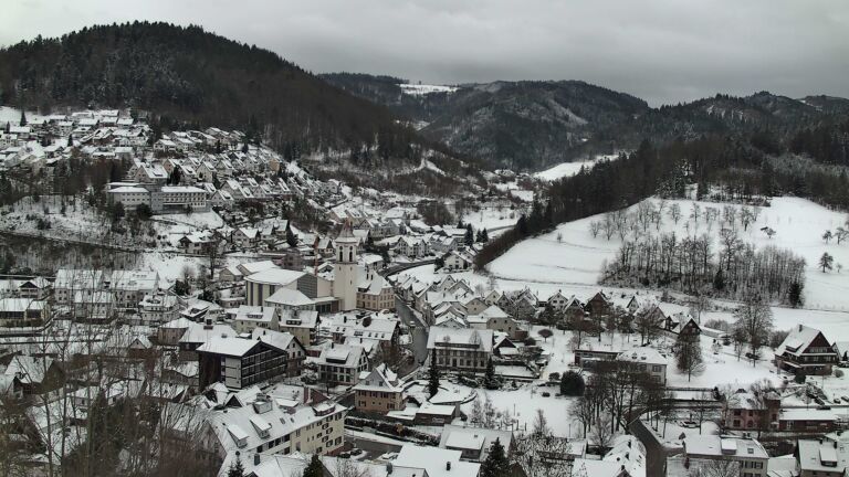 Dieses Bild zeigt eine Webcam-Aufnahme von Ottenhöfen, aufgenommen am Donnerstag, den 08.01.2026 um 09:10 Uhr