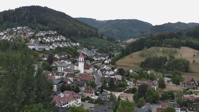 Dieses Bild zeigt eine Webcam-Aufnahme von Ottenhöfen, aufgenommen am Sonntag, den 16.08.2026 um 08:10 Uhr