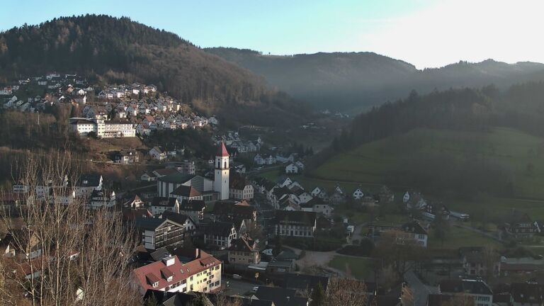 Dieses Bild zeigt eine Webcam-Aufnahme von Ottenhöfen, aufgenommen am Donnerstag, den 05.02.2026 um 16:30 Uhr