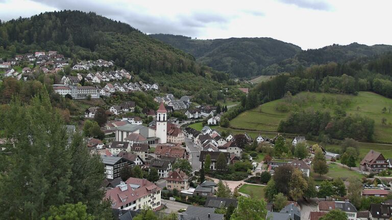 Dieses Bild zeigt eine Webcam-Aufnahme von Ottenhöfen, aufgenommen am Sonntag, den 11.10.2026 um 11:10 Uhr