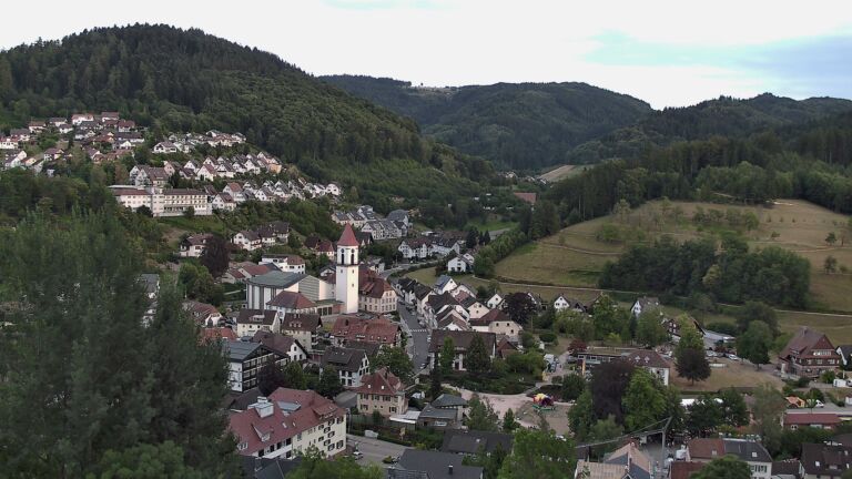 Dieses Bild zeigt eine Webcam-Aufnahme von Ottenhöfen, aufgenommen am Sonntag, den 26.07.2026 um 20:00 Uhr