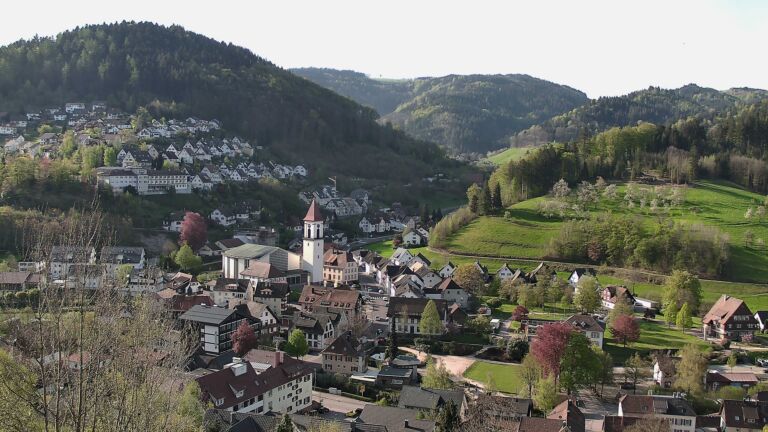 Dieses Bild zeigt eine Webcam-Aufnahme von Ottenhöfen, aufgenommen am Samstag, den 18.04.2026 um 09:00 Uhr