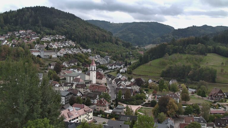 Dieses Bild zeigt eine Webcam-Aufnahme von Ottenhöfen, aufgenommen am Donnerstag, den 01.10.2026 um 15:10 Uhr