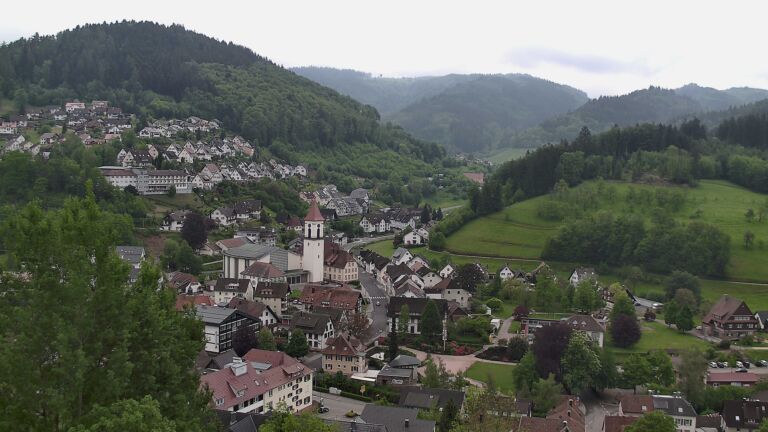 Dieses Bild zeigt eine Webcam-Aufnahme von Ottenhöfen, aufgenommen am Donnerstag, den 07.05.2026 um 12:00 Uhr