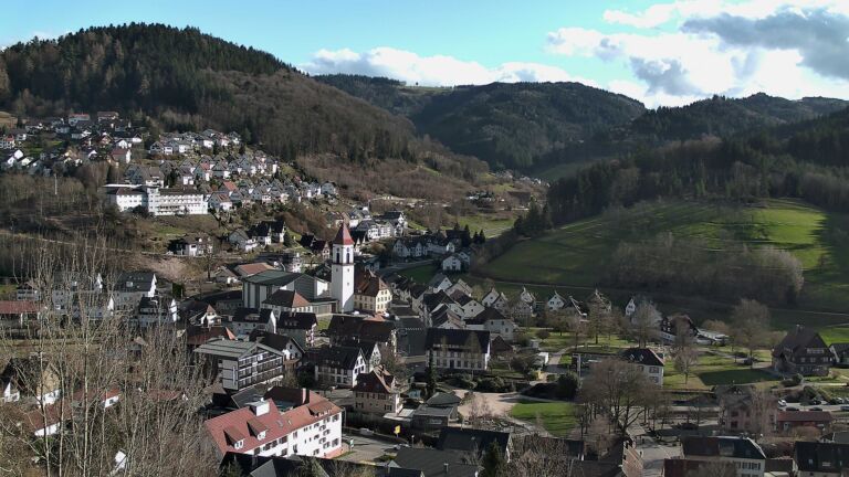 Dieses Bild zeigt eine Webcam-Aufnahme von Ottenhöfen, aufgenommen am Sonntag, den 01.03.2026 um 16:00 Uhr