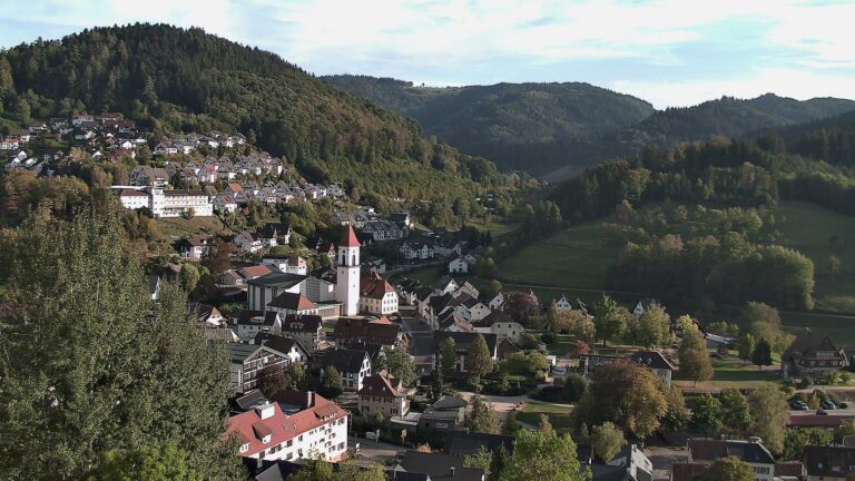 Dieses Bild zeigt eine Webcam-Aufnahme von Ottenhöfen, aufgenommen am Samstag, den 03.10.2026 um 17:30 Uhr