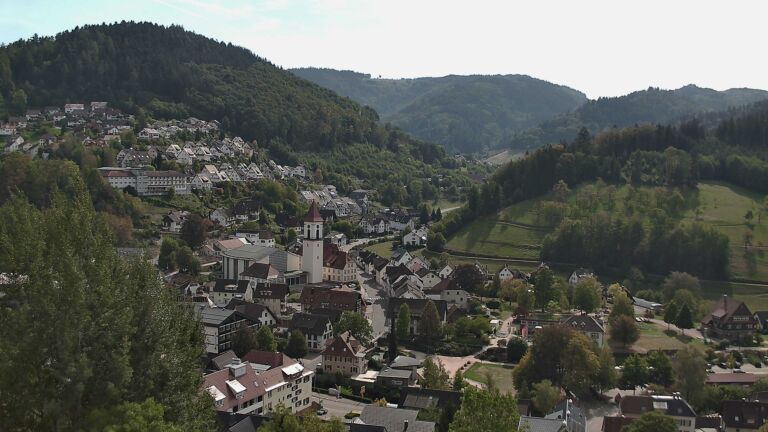 Dieses Bild zeigt eine Webcam-Aufnahme von Ottenhöfen, aufgenommen am Montag, den 28.09.2026 um 13:20 Uhr