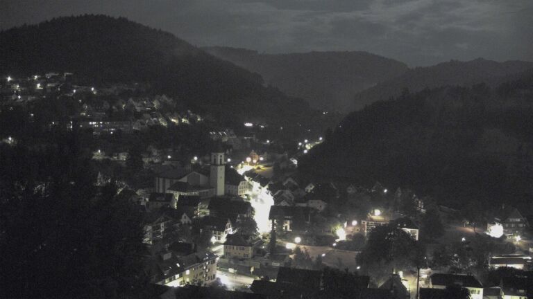 Dieses Bild zeigt eine Webcam-Aufnahme von Ottenhöfen, aufgenommen am Samstag, den 01.08.2026 um 04:00 Uhr