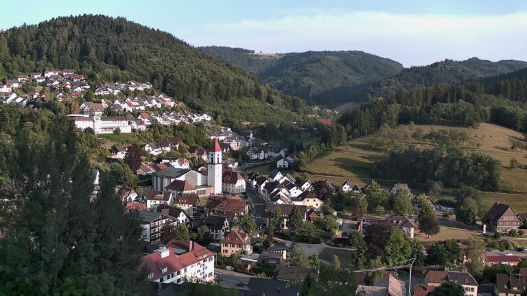 Dieses Bild zeigt eine Webcam-Aufnahme von Ottenhöfen, aufgenommen am Samstag, den 18.07.2026 um 19:50 Uhr
