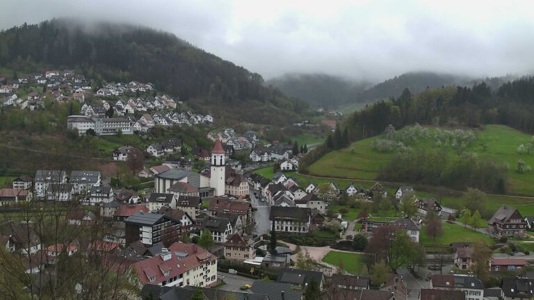 Dieses Bild zeigt eine Webcam-Aufnahme von Ottenhöfen, aufgenommen am Sonntag, den 12.04.2026 um 16:30 Uhr