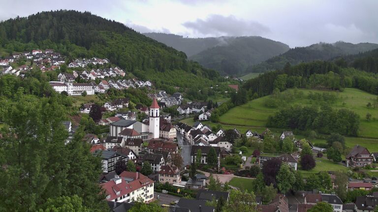Dieses Bild zeigt eine Webcam-Aufnahme von Ottenhöfen, aufgenommen am Donnerstag, den 14.05.2026 um 18:10 Uhr