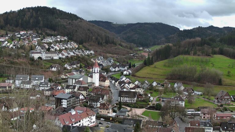 Dieses Bild zeigt eine Webcam-Aufnahme von Ottenhöfen, aufgenommen am Mittwoch, den 25.03.2026 um 17:10 Uhr