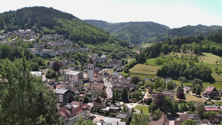 Dieses Bild zeigt eine Webcam-Aufnahme von Ottenhöfen, aufgenommen am Samstag, den 23.05.2026 um 12:00 Uhr
