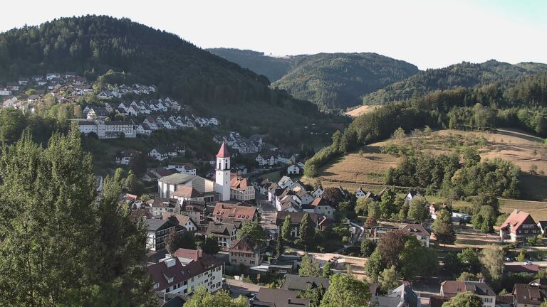 Dieses Bild zeigt eine Webcam-Aufnahme von Ottenhöfen, aufgenommen am Donnerstag, den 13.08.2026 um 08:10 Uhr