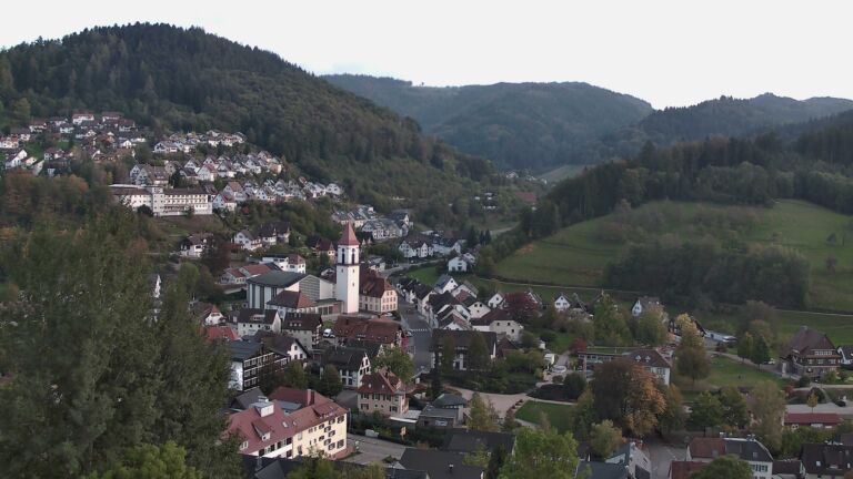 Dieses Bild zeigt eine Webcam-Aufnahme von Ottenhöfen, aufgenommen am Montag, den 19.10.2026 um 18:30 Uhr