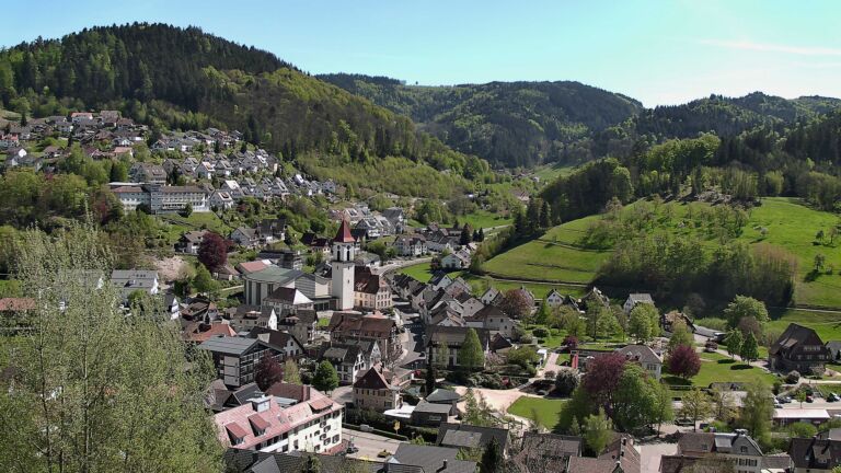 Dieses Bild zeigt eine Webcam-Aufnahme von Ottenhöfen, aufgenommen am Freitag, den 24.04.2026 um 15:00 Uhr