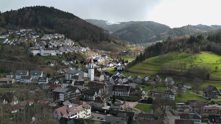 Dieses Bild zeigt eine Webcam-Aufnahme von Ottenhöfen, aufgenommen am Donnerstag, den 26.03.2026 um 15:20 Uhr