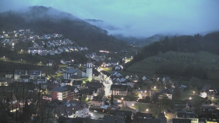 Dieses Bild zeigt eine Webcam-Aufnahme von Ottenhöfen, aufgenommen am Sonntag, den 12.04.2026 um 20:40 Uhr