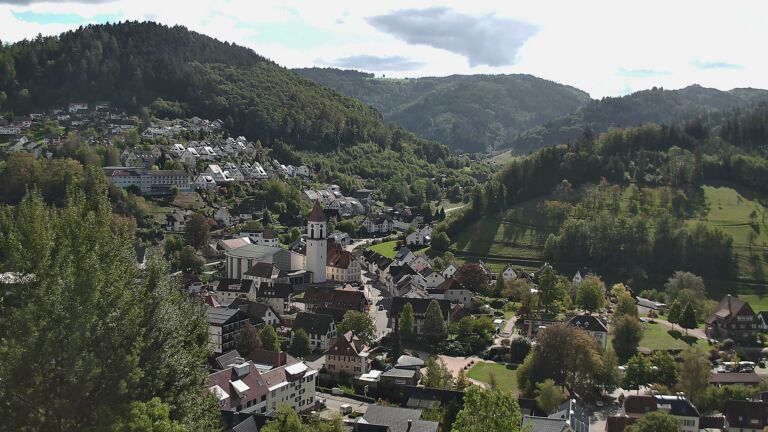 Dieses Bild zeigt eine Webcam-Aufnahme von Ottenhöfen, aufgenommen am Montag, den 12.10.2026 um 13:10 Uhr