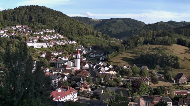 Dieses Bild zeigt eine Webcam-Aufnahme von Ottenhöfen, aufgenommen am Sonntag, den 19.07.2026 um 19:40 Uhr