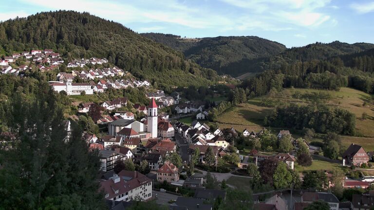 Dieses Bild zeigt eine Webcam-Aufnahme von Ottenhöfen, aufgenommen am Montag, den 06.07.2026 um 20:10 Uhr