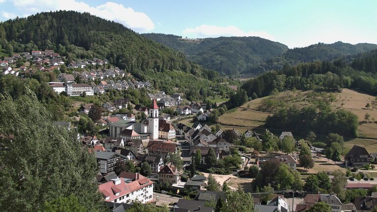 Dieses Bild zeigt eine Webcam-Aufnahme von Ottenhöfen, aufgenommen am Dienstag, den 11.08.2026 um 16:30 Uhr