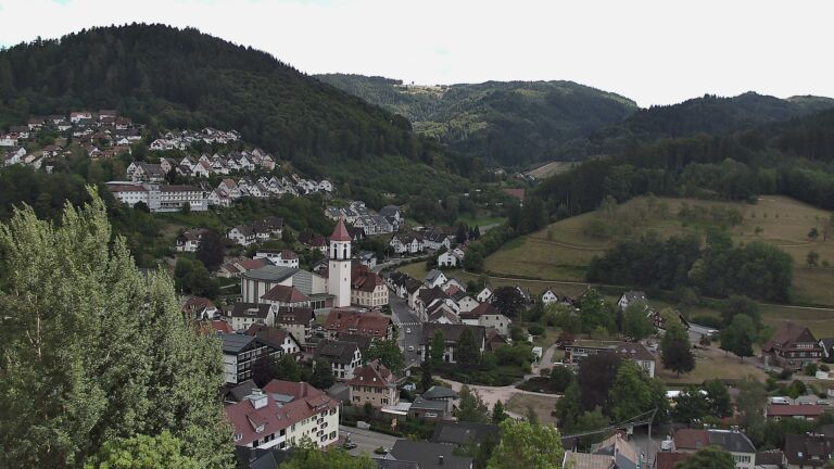 Dieses Bild zeigt eine Webcam-Aufnahme von Ottenhöfen, aufgenommen am Montag, den 27.07.2026 um 15:30 Uhr