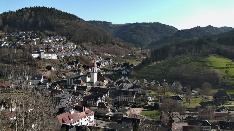 Dieses Bild zeigt eine Webcam-Aufnahme von Ottenhöfen, aufgenommen am Montag, den 02.03.2026 um 15:30 Uhr