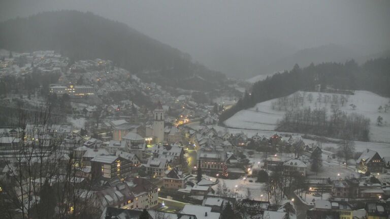 Dieses Bild zeigt eine Webcam-Aufnahme von Ottenhöfen, aufgenommen am Freitag, den 02.01.2026 um 17:00 Uhr