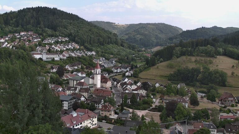 Dieses Bild zeigt eine Webcam-Aufnahme von Ottenhöfen, aufgenommen am Freitag, den 31.07.2026 um 18:40 Uhr
