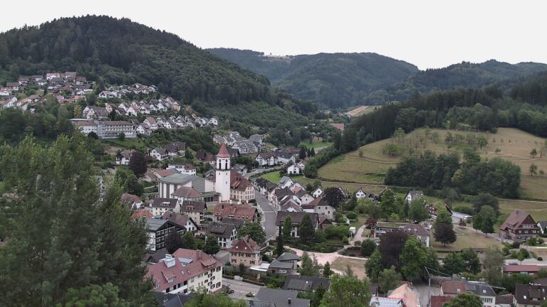 Dieses Bild zeigt eine Webcam-Aufnahme von Ottenhöfen, aufgenommen am Dienstag, den 14.07.2026 um 06:00 Uhr