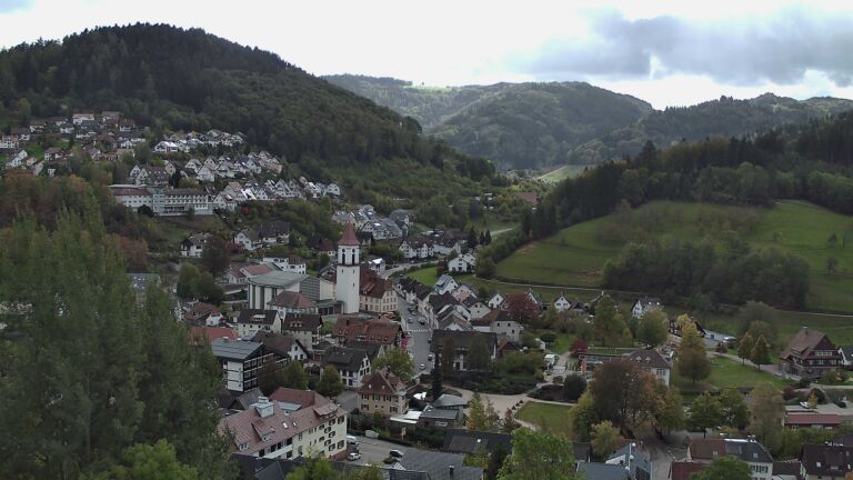 Dieses Bild zeigt eine Webcam-Aufnahme von Ottenhöfen, aufgenommen am Samstag, den 24.10.2026 um 13:10 Uhr