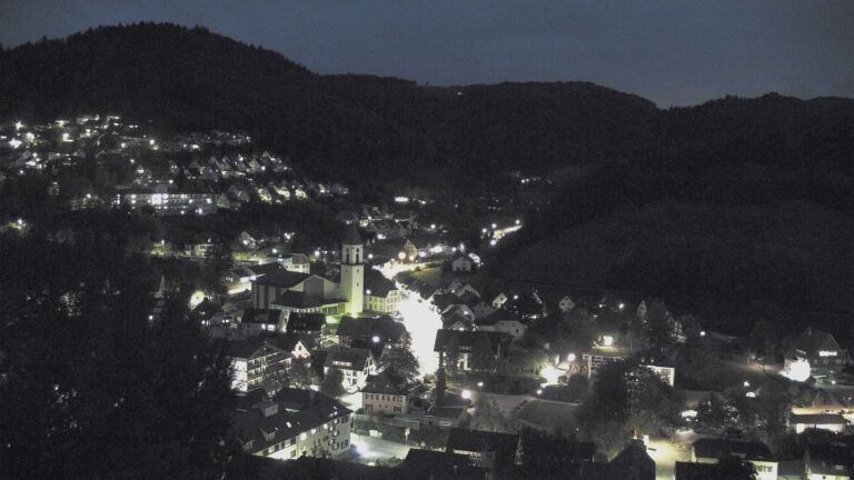 Dieses Bild zeigt eine Webcam-Aufnahme von Ottenhöfen, aufgenommen am Freitag, den 09.10.2026 um 19:30 Uhr